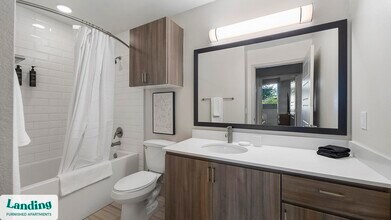 2323 E Highland Ave, Unit 2518 in Phoenix, AZ - Foto de edificio - Building Photo