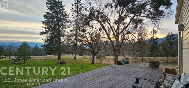 605 Missouri Flat Rd in Grants Pass, OR - Building Photo - Building Photo