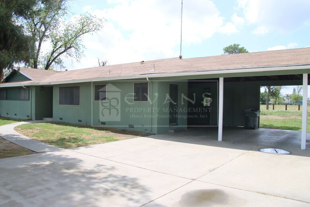 1817 N Cain St in Visalia, CA - Building Photo