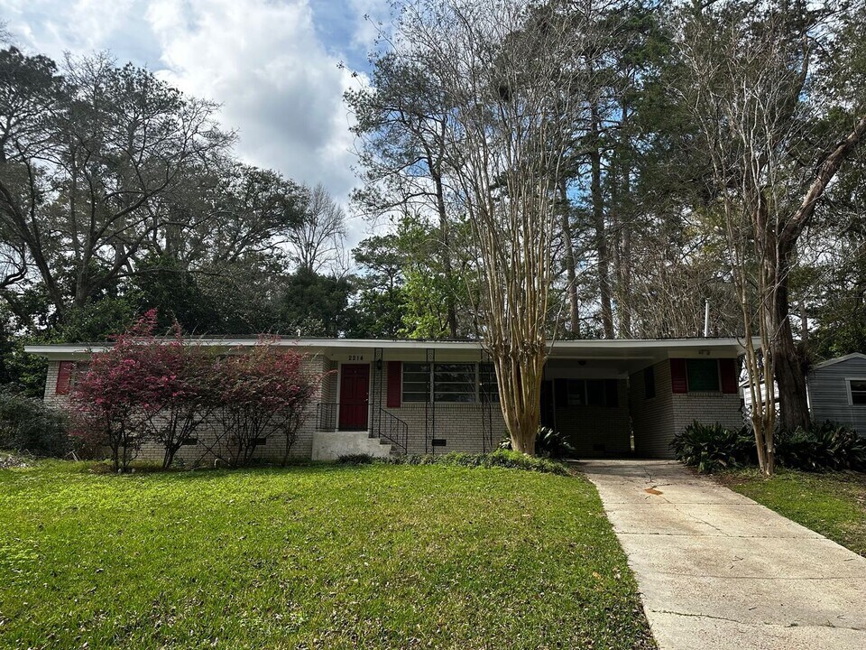 2214 Joyner Dr in Tallahassee, FL - Building Photo
