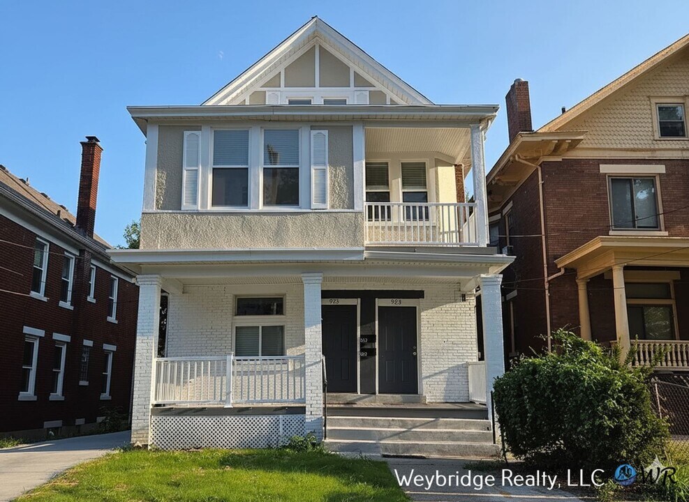 923 Rogers Pl in Cincinnati, OH - Building Photo