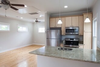 1324 Rutland St, Unit 1324 A in Houston, TX - Foto de edificio - Building Photo