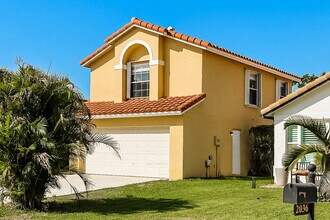2042 Cross Breeze Dr in Wellington, FL - Building Photo - Building Photo