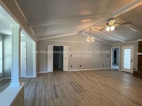 8801 Meandering Way in Fort Smith, AR - Foto de edificio - Building Photo