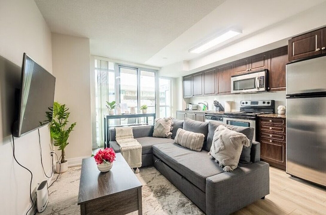 231 Fort York Blvd in Toronto, ON - Building Photo