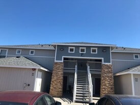 6305F Chapel Hill Blvd in Pasco, WA - Building Photo