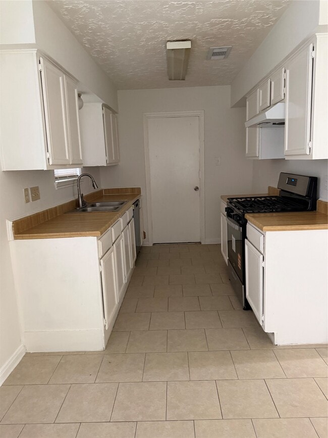 property at 11627 Cliveden Dr