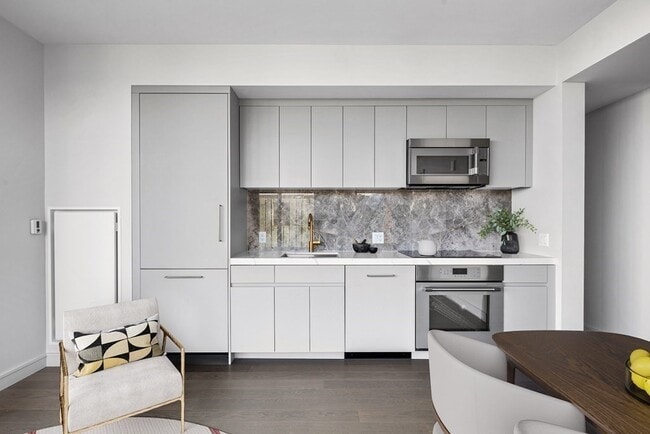 18 Lagrange St, Unit 607 in Boston, MA - Building Photo - Building Photo
