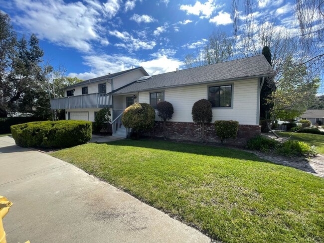 1095 Robin Cir in Arroyo Grande, CA - Building Photo - Building Photo