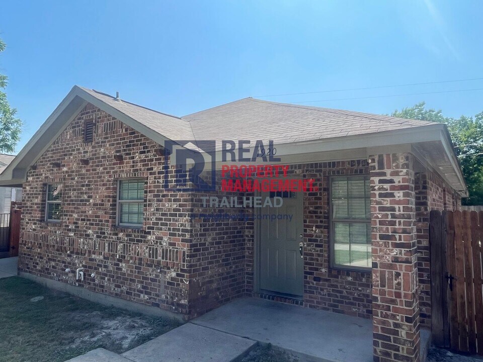1920 Galveston Ave in Fort Worth, TX - Building Photo