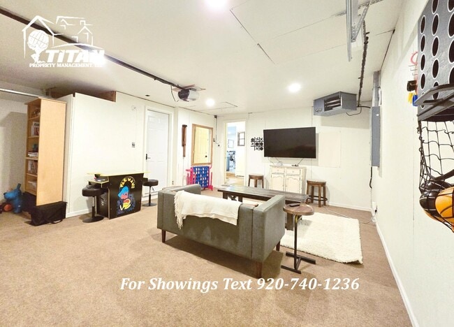 2303 Lakeside Pl in Green Bay, WI - Building Photo - Building Photo