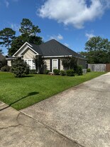 5448 Henning Dr W in Mobile, AL - Building Photo
