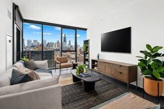 1390 W Randolph St, Unit 3 in Chicago, IL - Building Photo - Building Photo