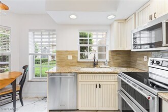 13601 Worthington Way in Bonita Springs, FL - Foto de edificio - Building Photo