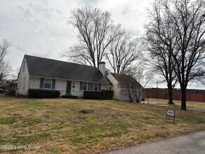 4146 Westport Terrace in Louisville, KY - Building Photo - Building Photo