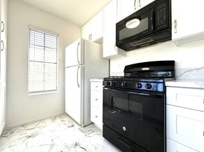 10930 Summerdale Way in San Diego, CA - Building Photo - Building Photo