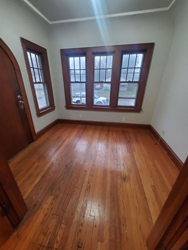 4852-4854-4854 N 48th St