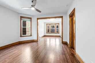 2018 W Hutchinson St in Chicago, IL - Building Photo - Building Photo