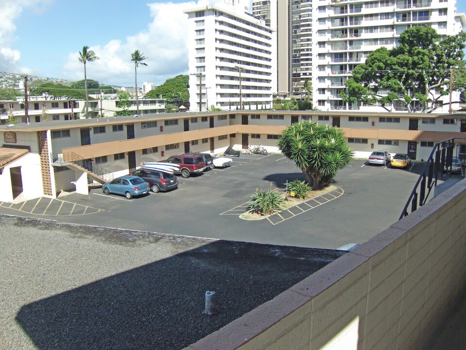 909 University Ave in Honolulu, HI - Building Photo