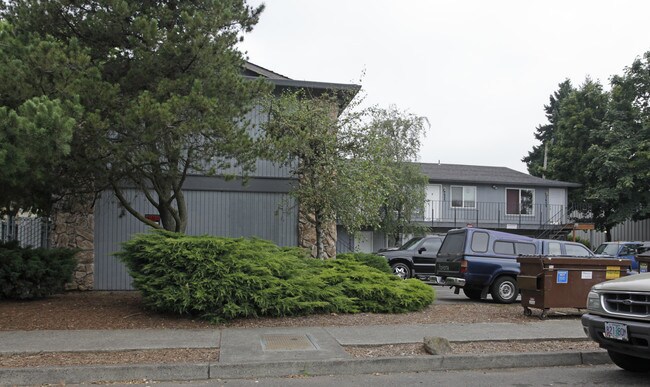 Steele Street Apartments in Portland, OR - Building Photo - Building Photo