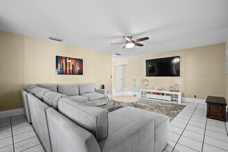 13724 Lilac Pl in Wellington, FL - Building Photo - Building Photo