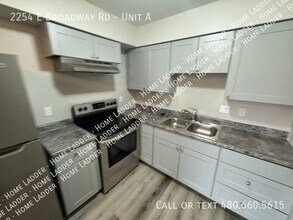 2254 E Broadway Rd-Unit -Unit A in Mesa, AZ - Building Photo - Building Photo