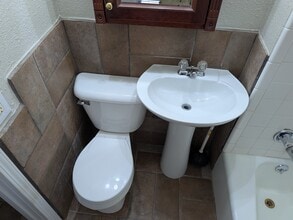 117 N University Dr, Unit Apt 1 in Edmond, OK - Building Photo - Building Photo