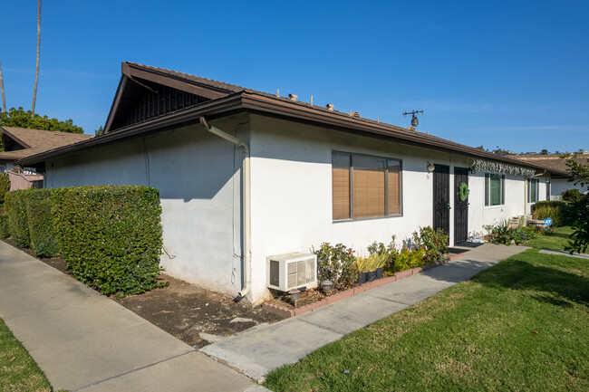 1800 E Heim Ave in Orange, CA - Building Photo - Building Photo