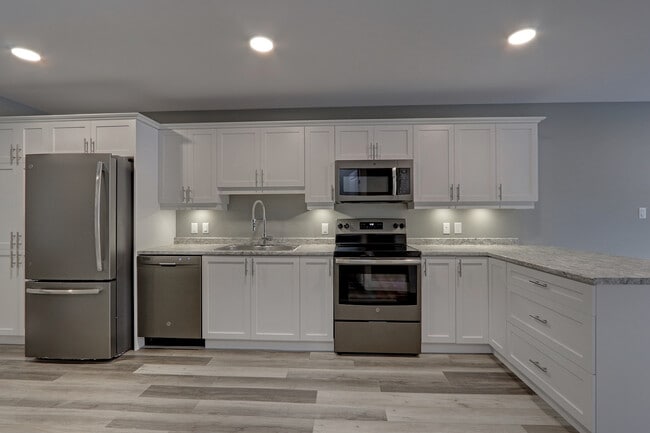 McEvoy Townhouses | J Hanson Rentals in Fredericton, NB - Building Photo - Building Photo