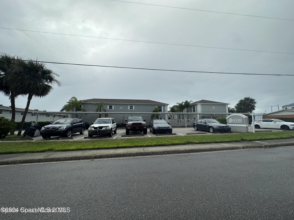 160 S Shepard Dr in Cocoa Beach, FL - Foto de edificio