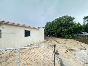 2348 NW 15th St in Fort Lauderdale, FL - Building Photo - Building Photo