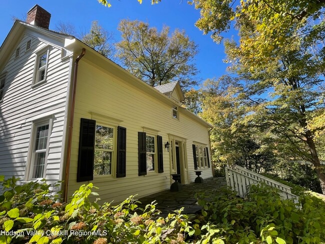 416 Hapeman Hill Rd in Red Hook, NY - Building Photo - Building Photo