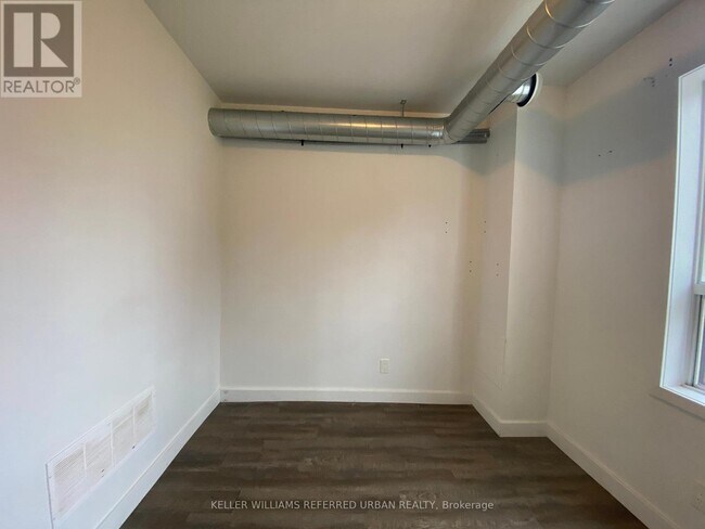 344 Bartlett Ave N in Toronto, ON - Building Photo - Building Photo