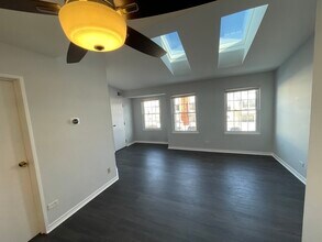 1426 E Wyndham Cir, Unit 201 in Palatine, IL - Building Photo - Building Photo