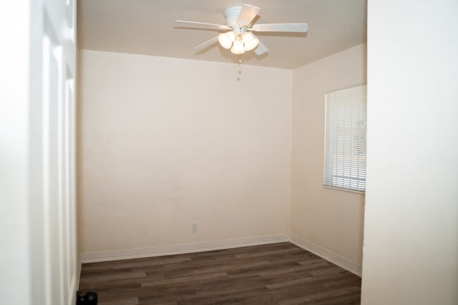 5859 Wall St, Unit 2 in Los Angeles, CA - Building Photo - Building Photo