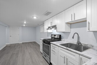 5620 N Marmora Ave, Unit G in Chicago, IL - Building Photo - Building Photo