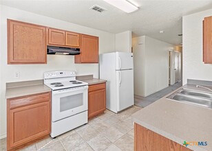 647 Northern Lights Dr in New Braunfels, TX - Building Photo - Building Photo
