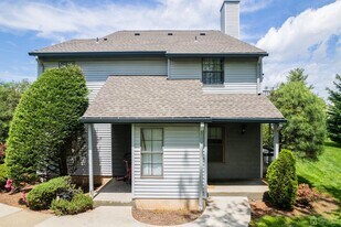 1612 Woodbridge Commons Way in Woodbridge Township, NJ - Building Photo