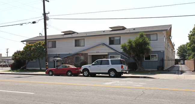 Tyler Ave Apartments in El Monte, CA - Building Photo - Building Photo