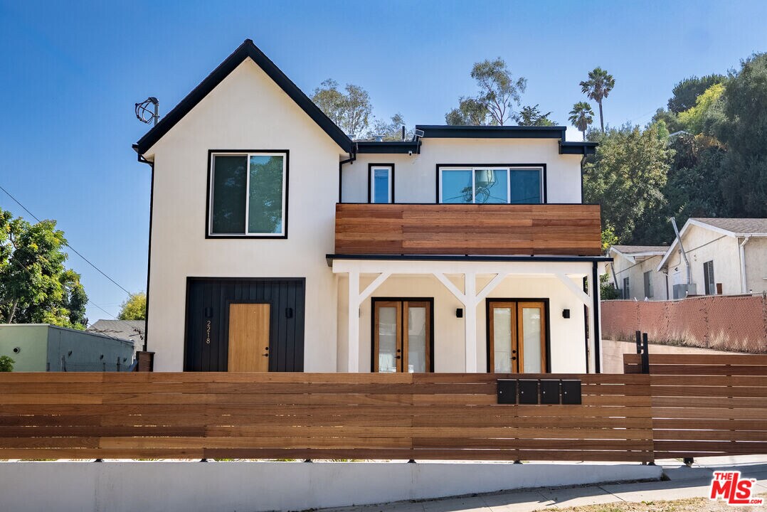 2218 1/2 Aaron St in Los Angeles, CA - Building Photo