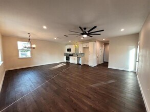 750 S Main St in Lockhart, TX - Building Photo - Building Photo