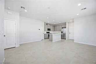 872 Angwin Ln in Henderson, NV - Foto de edificio - Building Photo