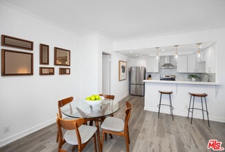 321 S San Vicente Blvd in Los Angeles, CA - Building Photo - Building Photo