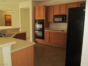 18110 Star Jasmine Ct in Lehigh Acres, FL - Building Photo - Building Photo
