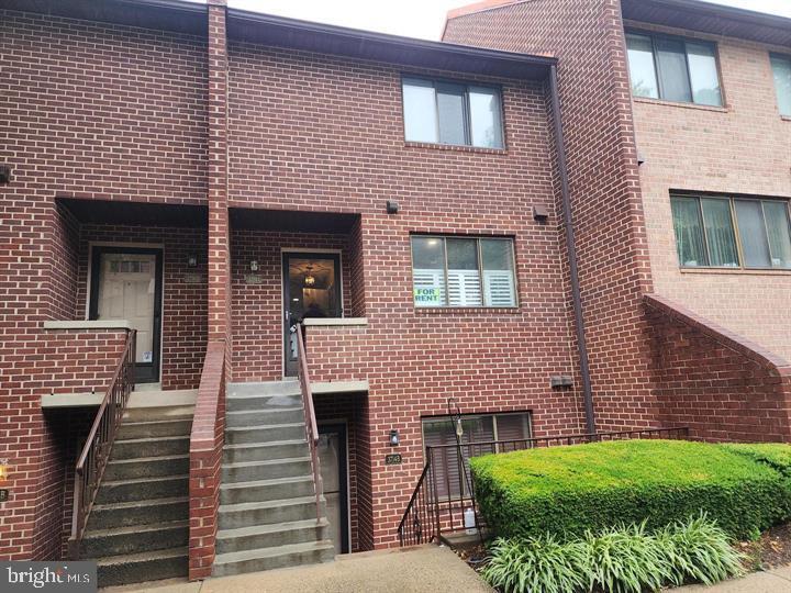 3714 Steppes Ct in Falls Church, VA - Foto de edificio