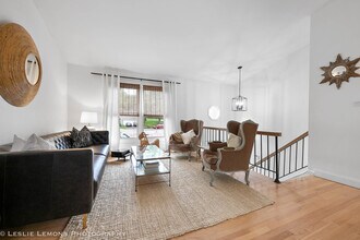 685 Milton Dr in Naperville, IL - Building Photo - Building Photo