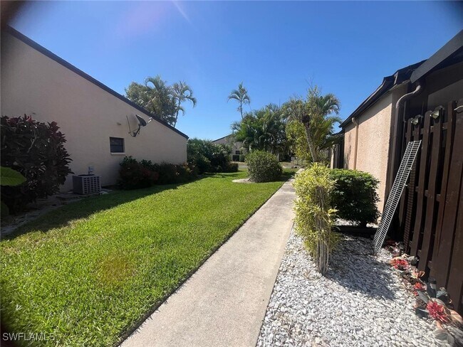 7164 Lyle Terrace in Ft. Myers, FL - Building Photo - Building Photo
