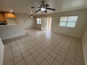 7513 Addison Way in Sacramento, CA - Foto de edificio - Building Photo