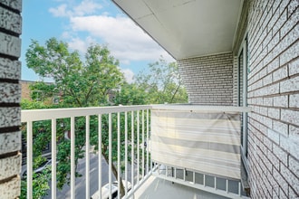 2555 Rue des Ormeaux in Montréal, QC - Building Photo - Building Photo