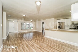 2419 NW 87th Ln in Sunrise, FL - Building Photo - Building Photo